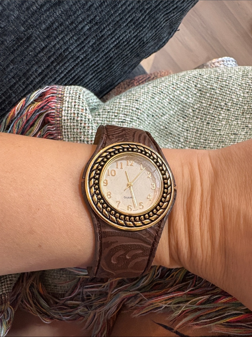 Vintage Avon F66987-1/D Gold Tone Cuff Quartz Watch